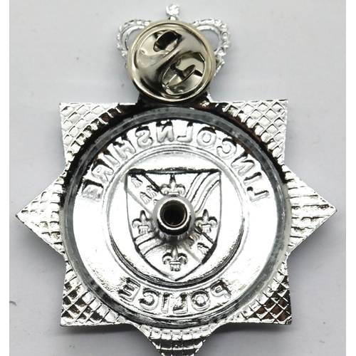 1300 - Lincolnshire Police enamelled metal cap badge, unused. P&P Group 1 (£14+VAT for the first lot and £1... 