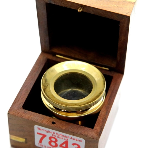 1310 - Cased Nautical map magnifier. P&P Group 1 (£14+VAT for the first lot and £1+VAT for subsequent lots)