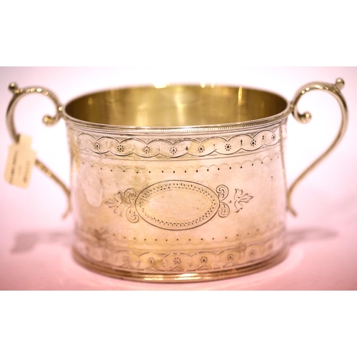 1334 - Victorian hallmarked silver sugar bowl, Sheffield assay 1842, 186g. P&P Group 1 (£14+VAT for the fir... 