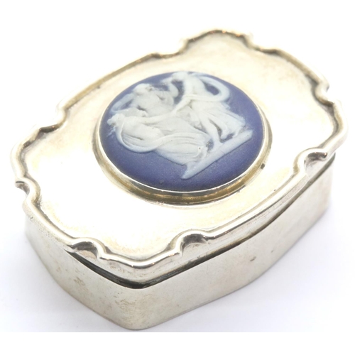 1356 - Edward VII hallmarked silver pill box, the hinged cover set with a circular Wedgwood type panel, Che... 