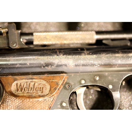 1388 - Webley Premier .22 Air pistol in good condition with plastic case and pellets. P&P Group 2 (£18+VAT ... 