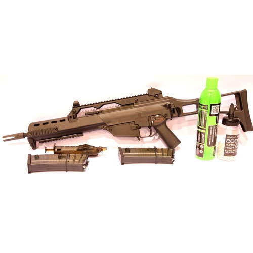 1389 - Boxed Heckler & Koch G36C gas powered airsoft assault rifle, with two magazines, speed re-loader, ga... 