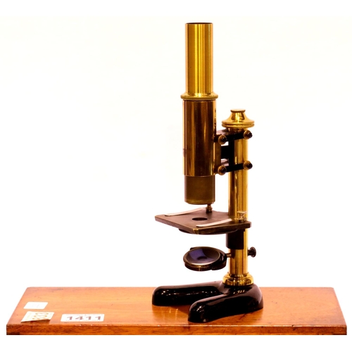 1411 - E Leitz Wetzlar Brass Microscope in lockable fitted case, complete with all original lenses and some... 