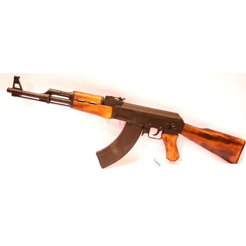 1395 - AK 47 reenactment assault rifle. P&P Group 3 (£25+VAT for the first lot and £5+VAT for subsequent lo... 