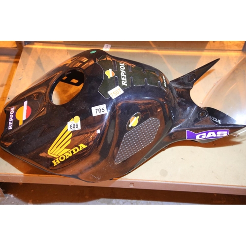 705 - Modern fiberglass Honda Viper motorcycle tank cover and a matching fairing screen. Not available for... 