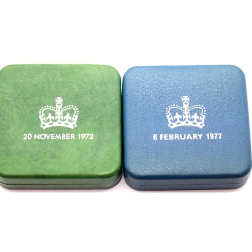 1140A - Two silver proof crowns, 1972 and 1977. P&P Group 1 (£14+VAT for the first lot and £1+VAT for subseq... 