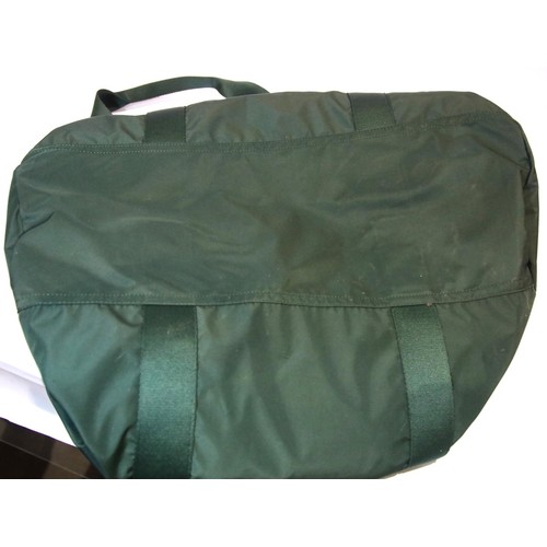 1430 - Rolex official merchandise sports holdall in green. P&P Group 2 (£18+VAT for the first lot and £3+VA... 