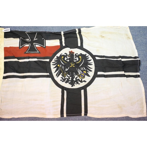 3002 - Imperial German WWI type flag, 60 x 90 cm. P&P Group 1 (£14+VAT for the first lot and £1+VAT for sub... 