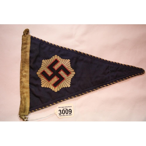 3009 - German Third Reich type pennant with braided edge, L: 33 cm. P&P Group 1 (£14+VAT for the first lot ... 