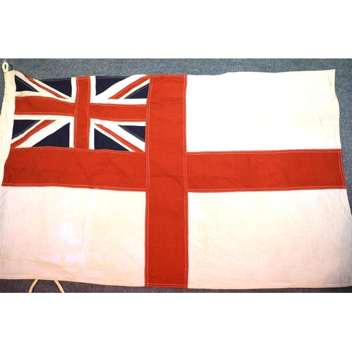 3024 - British WWII type Naval ensign, 60 x 90 cm. P&P Group 1 (£14+VAT for the first lot and £1+VAT for su... 