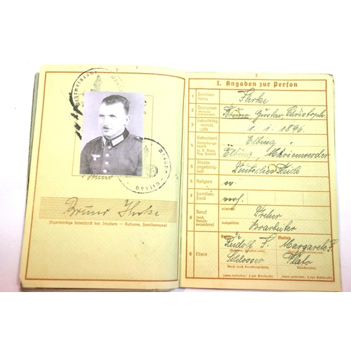 3039 - German WWII type Wehrmacht Wehrpass, part complete with later printed photograph. P&P Group 1 (£14+V... 