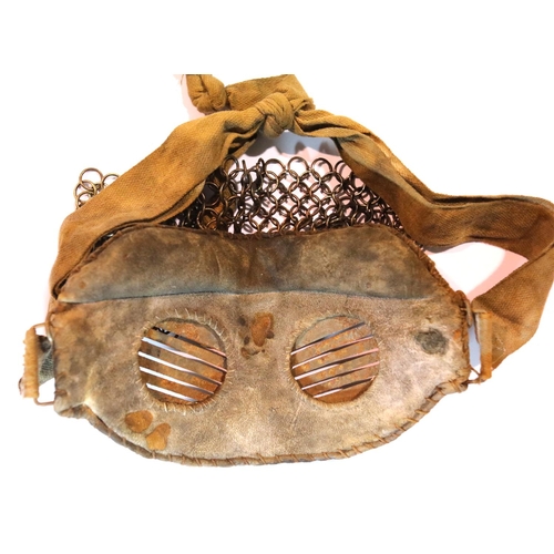 3059 - British WWI Tank Crew face mask. P&P Group 1 (£14+VAT for the first lot and £1+VAT for subsequent lo... 