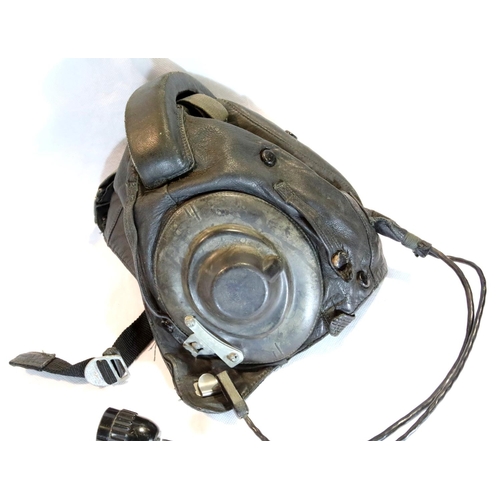 3172 - Soviet Russian 1980s leather MIG flying helmet. P&P Group 1 (£14+VAT for the first lot and £1+VAT fo... 