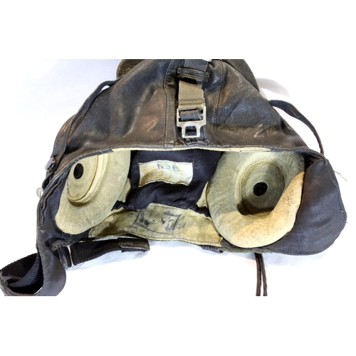 3172 - Soviet Russian 1980s leather MIG flying helmet. P&P Group 1 (£14+VAT for the first lot and £1+VAT fo... 