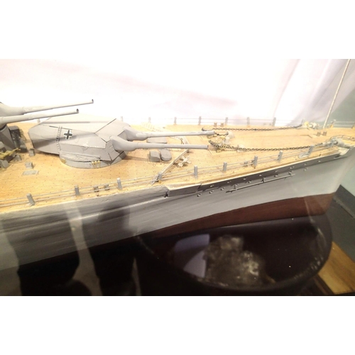 2337 - Display model of Battleship Bismark, excellent detail, build and finish, in display case, 120 cm. No... 