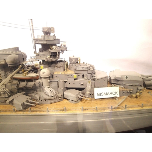 2337 - Display model of Battleship Bismark, excellent detail, build and finish, in display case, 120 cm. No... 