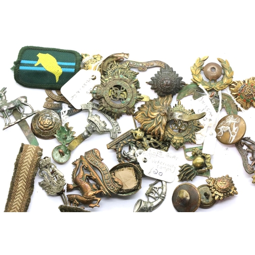 3312 - Collection of British WWII cap badges. P&P Group 1 (£14+VAT for the first lot and £1+VAT for subsequ... 