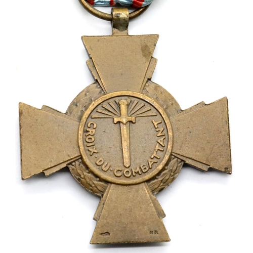 3363 - French WWI type Croix du Combattant. P&P Group 1 (£14+VAT for the first lot and £1+VAT for subsequen... 