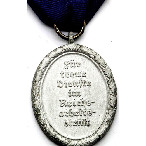 3398 - German WWII type RAD 8 Years Service medal. P&P Group 1 (£14+VAT for the first lot and £1+VAT for su... 