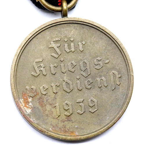 3399 - German WWII type War Merit medal. P&P Group 1 (£14+VAT for the first lot and £1+VAT for subsequent l... 