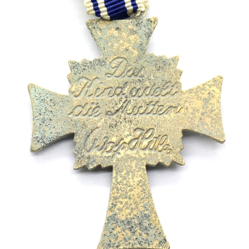 3386 - German Third Reich type enamelled Mothers cross in gold. P&P Group 1 (£14+VAT for the first lot and ... 