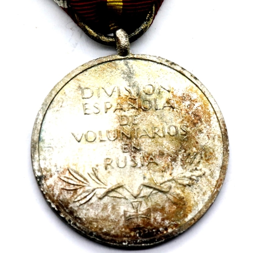 3404 - German WWII type Spanish Blue Division Volunteers medal. P&P Group 1 (£14+VAT for the first lot and ... 