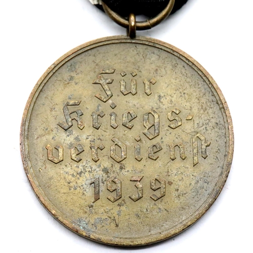 3406 - German WWII type War Merit medal. P&P Group 1 (£14+VAT for the first lot and £1+VAT for subsequent l... 