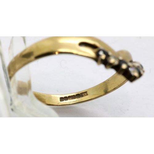 1074 - 9ct gold ring, size P/Q, 1.3g. P&P Group 1 (£14+VAT for the first lot and £1+VAT for subsequent lots... 