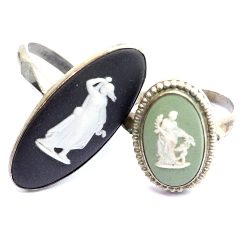 1076 - Two boxed Wedgwood rings, green size L/M, black size M. P&P Group 1 (£14+VAT for the first lot and £... 