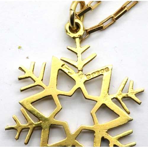 1093 - 9ct yellow gold snowflake pendant and chain, L:  58 cm, 4.5g. P&P Group 1 (£14+VAT for the first lot... 