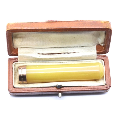 1098 - Cased amber cheroot holder with a 9ct gold collar. P&P Group 1 (£14+VAT for the first lot and £1+VAT... 