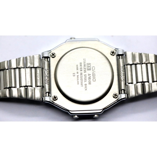 1112 - Gents Casio digital wristwatch. P&P Group 1 (£14+VAT for the first lot and £1+VAT for subsequent lot... 