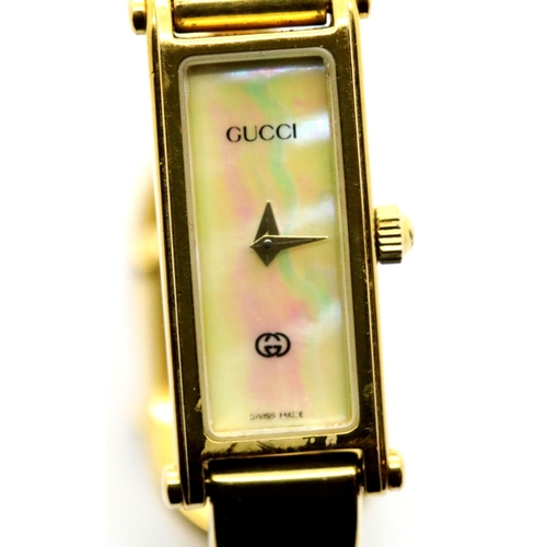 1131 - Original ladies Gucci wristwatch in Gucci box. P&P Group 1 (£14+VAT for the first lot and £1+VAT for... 