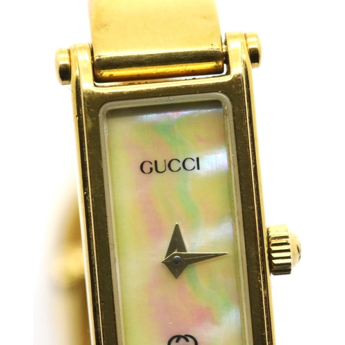 1131 - Original ladies Gucci wristwatch in Gucci box. P&P Group 1 (£14+VAT for the first lot and £1+VAT for... 