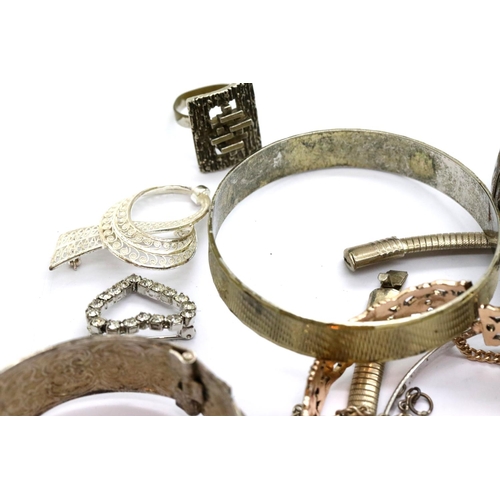 1154 - Mixed white metal and silver jewellery.  P&P Group 1 (£14+VAT for the first lot and £1+VAT for subse... 