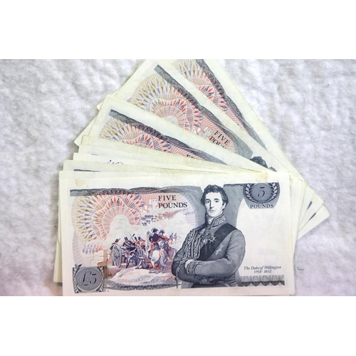 1196 - Ten Wellington £5 notes. P&P Group 1 (£14+VAT for the first lot and £1+VAT for subsequent lots)