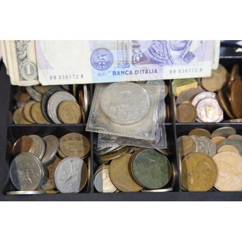 1224 - Cash box containing coins and bank notes. P&P Group 3 (£25+VAT for the first lot and £5+VAT for subs... 