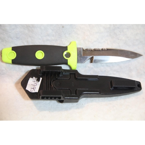 1242 - New old stock Kershaw diving knife in plastic sheath (blade 9 cm). P&P Group 1 (£14+VAT for the firs... 