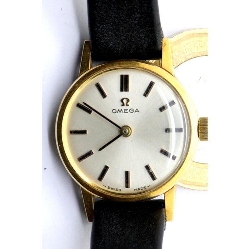 1077 - Ladies Omega wristwatch on an Omega leather strap. P&P Group 1 (£14+VAT for the first lot and £1+VAT... 