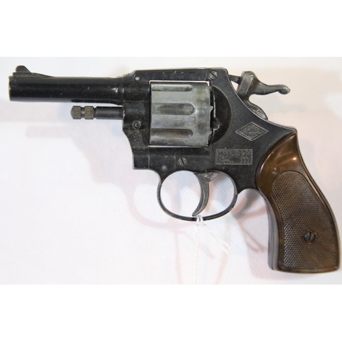 1282 - 22c blank firing revolver in holster. P&P Group 2 (£18+VAT for the first lot and £3+VAT for subseque... 