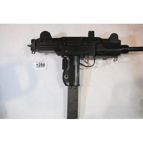 1288 - Mini uzi machine pistol BB gun. P&P Group 3 (£25+VAT for the first lot and £5+VAT for subsequent lot... 