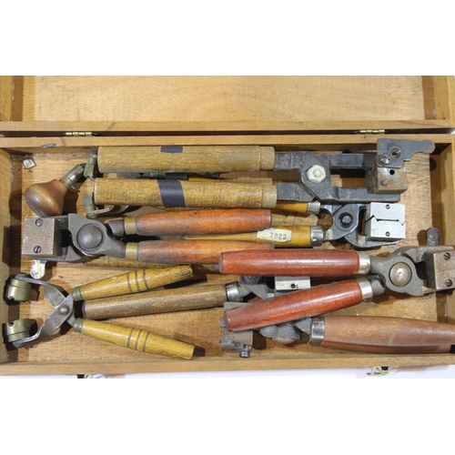 1295 - Box of nine mixed calibre bullet moulds. P&P Group 3 (£25+VAT for the first lot and £5+VAT for subse... 