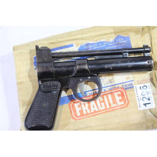 1296 - Webley Junior MK1 air pistol. P&P Group 2 (£18+VAT for the first lot and £3+VAT for subsequent lots)