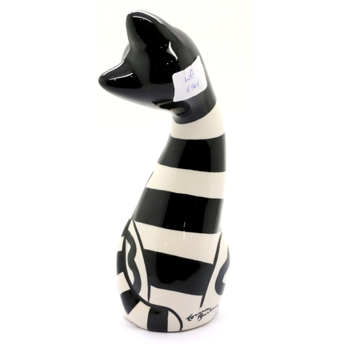 1334 - Lorna Bailey cat Humbug, H: 18 cm. P&P Group 2 (£18+VAT for the first lot and £3+VAT for subsequent ... 