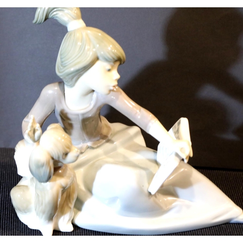 1350 - Two Lladro girl figurines. P&P Group 3 (£25+VAT for the first lot and £5+VAT for subsequent lots)
Co... 