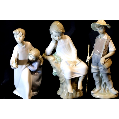 1346 - Three Lladro boy figurines. P&P Group 3 (£25+VAT for the first lot and £5+VAT for subsequent lots)
C... 