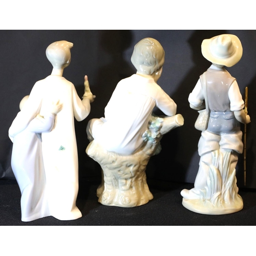 1346 - Three Lladro boy figurines. P&P Group 3 (£25+VAT for the first lot and £5+VAT for subsequent lots)
C... 