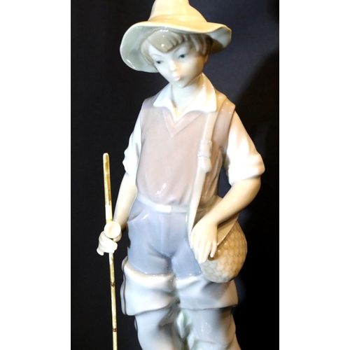 1346 - Three Lladro boy figurines. P&P Group 3 (£25+VAT for the first lot and £5+VAT for subsequent lots)
C... 