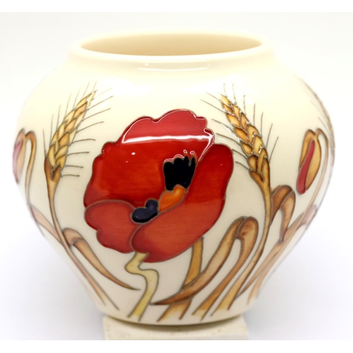 1371 - Moorcroft Harvest Poppy vase, H: 11 cm. P&P Group 2 (£18+VAT for the first lot and £3+VAT for subseq... 