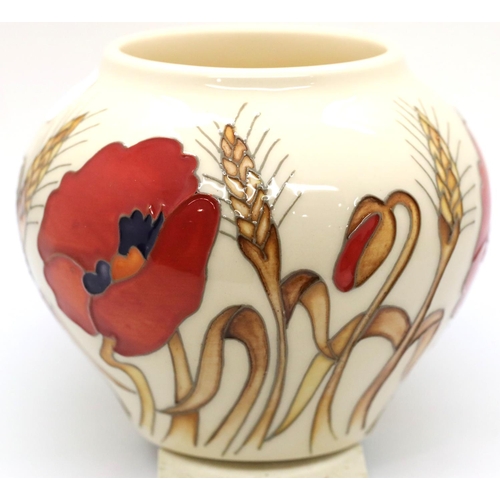 1371 - Moorcroft Harvest Poppy vase, H: 11 cm. P&P Group 2 (£18+VAT for the first lot and £3+VAT for subseq... 